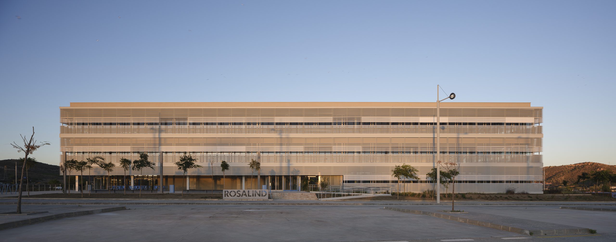 PREMIO ARCHITECTURE ALUMINIUM TECHNAL 2024 – TRABAJAR:  EDIFICIO ROSALIND DEL PTA DE MÁLAGA